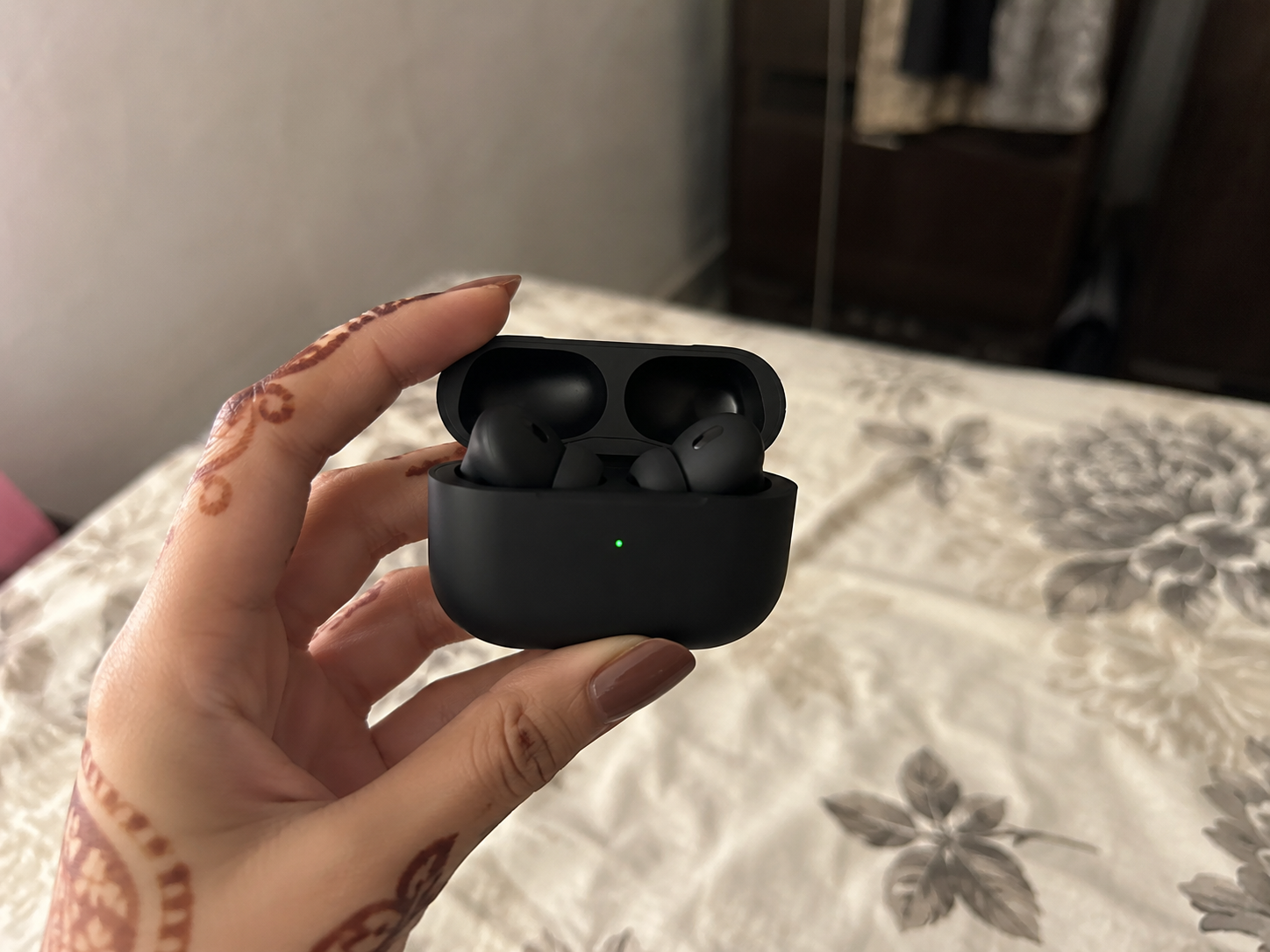 Black Ear buds Pro 2